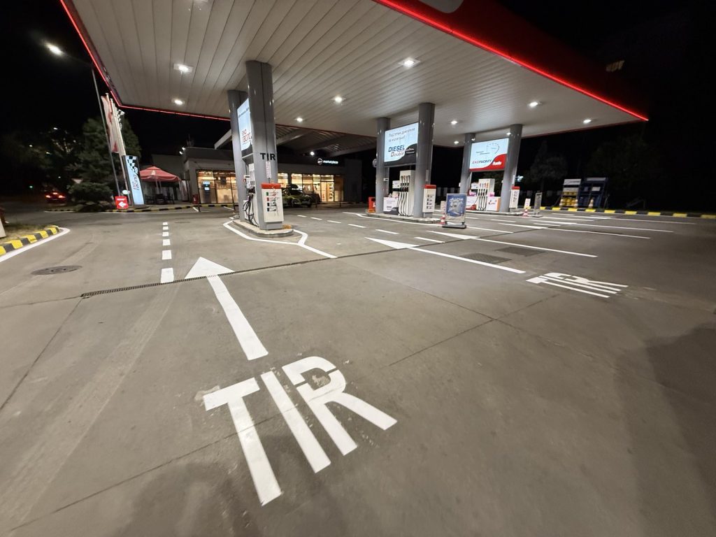 0-02-05-878edb9f7e774c959402c19f07f3508b8b8cf76498e5b7da4f7dccbb68743bcb_eb385a2ba0d7deaf Полагане на пътна маркировка, довършителна работа по пътна маркировка, малки пространства